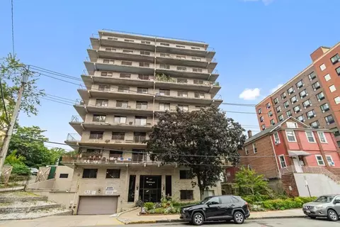687 Bronx River Rd #6D, Yonkers, NY 10704