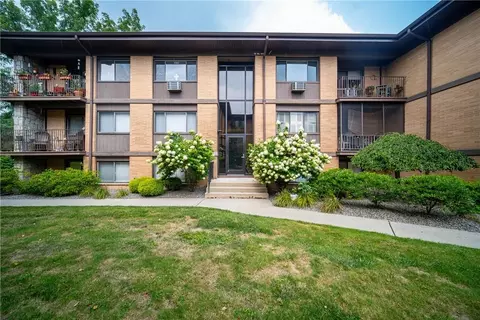 10 Oakwood Ter #119, New Windsor, NY 12553