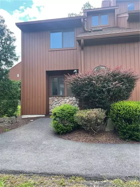 241 Panorama Ct, Poughkeepsie, NY 12603