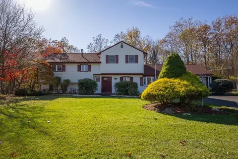 182 Foxwood Rd, Clarkstown, NY 10994