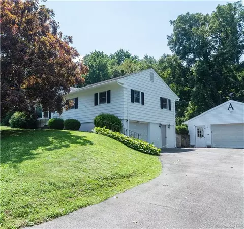 31 Royal Cir, Newburgh, NY 12550