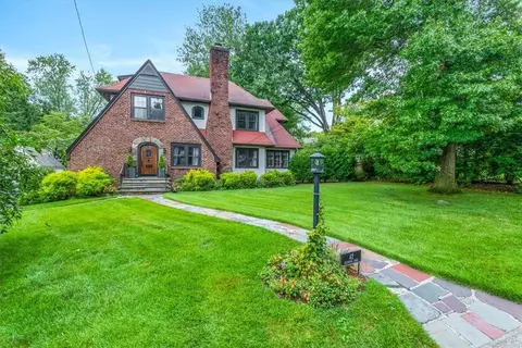 42 Edgewood Rd, Scarsdale, NY 10583