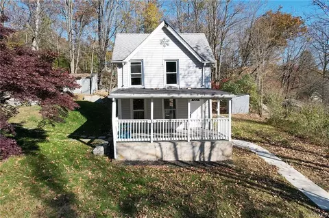 136 6th St, Ramapo, NY 10960