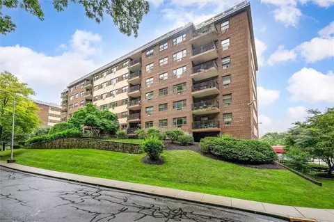 100 Diplomat Dr #3P, Mount Kisco, NY 10549