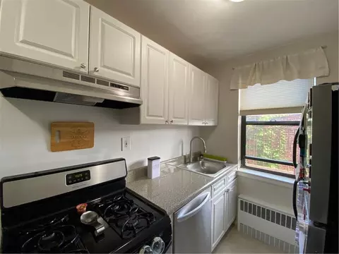 142 Garth Rd #2B, Scarsdale, NY 10583