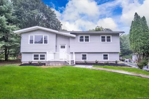 151 Huckleberry Tpke, Wallkill, NY 12589