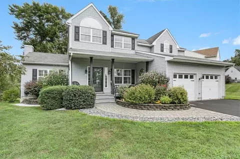 1 Cedardale Loop, Fishkill, NY 12590