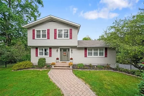 295 Greeves Rd, Wawayanda, NY 10958