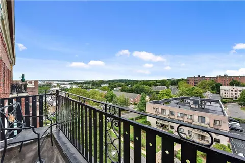 5 Circuit Rd #7A1, New Rochelle, NY 10805