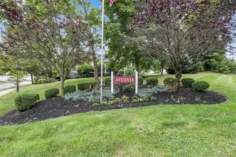 55 Aveonis Ct, Fishkill, NY 12524