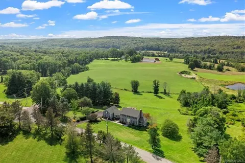 1 Guernsey Hill Rd, La Grange, NY 12540