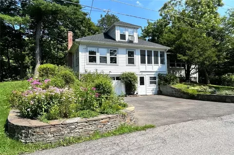 69 Grinnell St, Rhinebeck, NY 12572