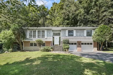2 Barry Goldwater Dr, Carmel, NY 10512