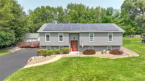 11 Maplewood Dr, Wawayanda, NY 10940