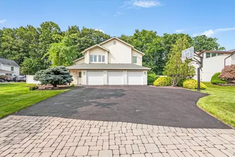 12 Cragmere Oval, Clarkstown, NY 10956