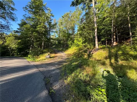 326 Churchland Rd, Saugerties, NY 12477