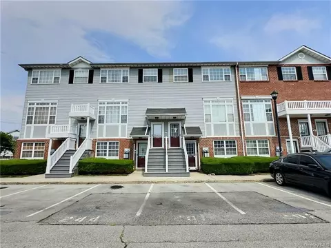 122 Mermaid Ln #294, Bronx, NY 10473