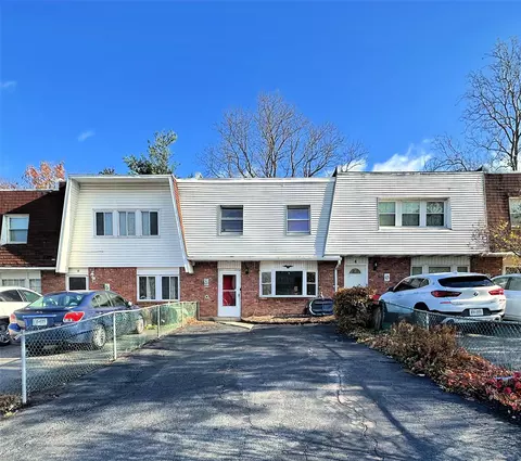 6 Sarah Ln, Wallkill, NY 10941