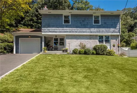 3 Shaw Ln, Greenburgh, NY 10533