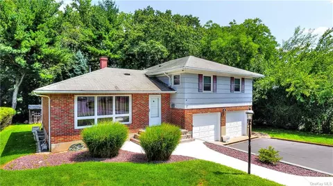 27 Greywood Dr, Orangetown, NY 10962