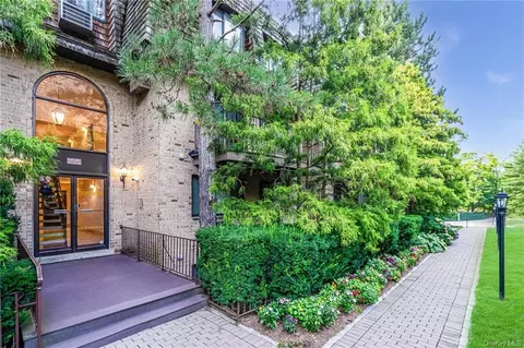 500 Central Park Ave #231, Greenburgh, NY 10583