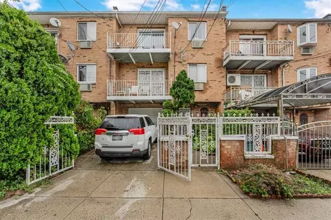 3238 Ely Ave, New York, NY 10469