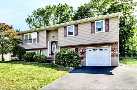 14 Beechwood Ln, Haverstraw, NY 10923