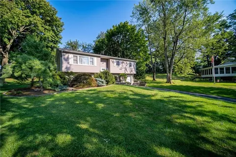 7 Kelvin Ct, Clarkstown, NY 10954