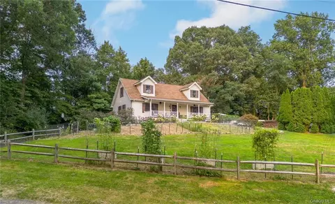 18 Pine Rd, Southeast, NY 10509