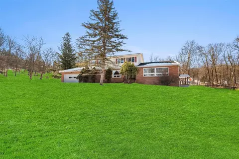 16 Fernglade Ct, Chester, NY 10918