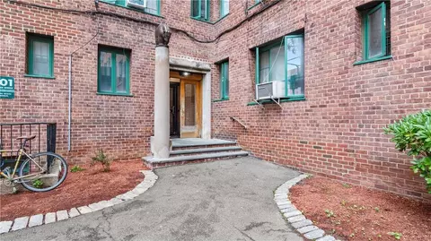 1601 Metropolitan Ave #2H, New York, NY 10462
