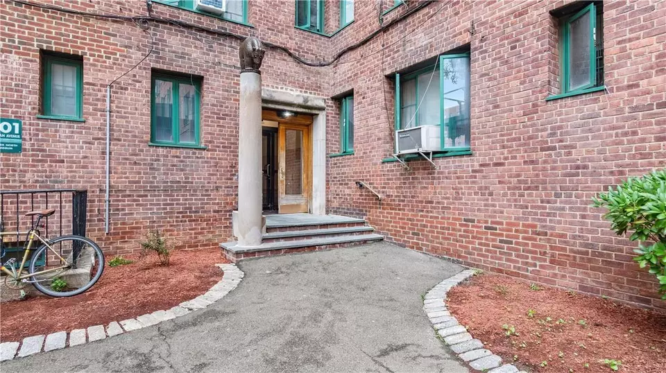  1601 Metropolitan Ave #2H, New York, NY 10462 photo 1
