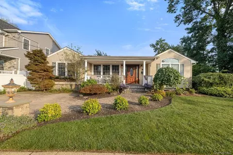 2360 Lincoln St, North Bellmore, NY 11710