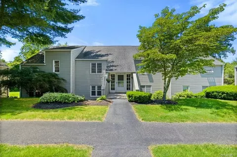 1104 Holly Stream Ct, Southeast, NY 10509