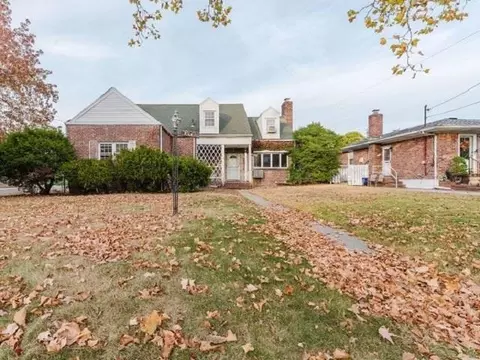 240 Franklin Ave, Malverne, NY 11565