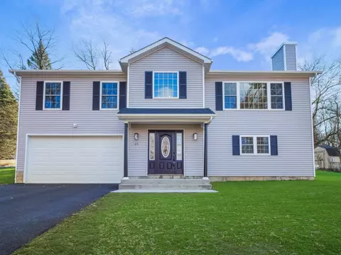 25 High St, Clarkstown, NY 10989