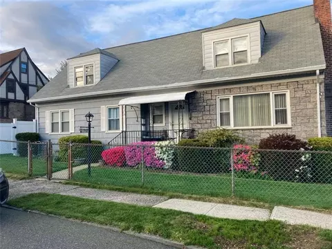 40 Staunton St, Yonkers, NY 10704