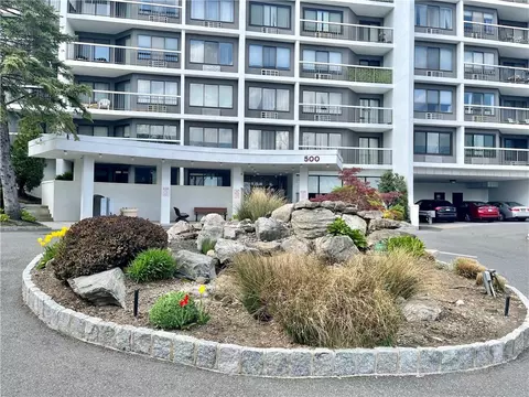 500 High Point Dr #809, Greenburgh, NY 10530