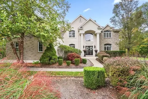 39 Greenwich Ave, Woodbury, NY 10917