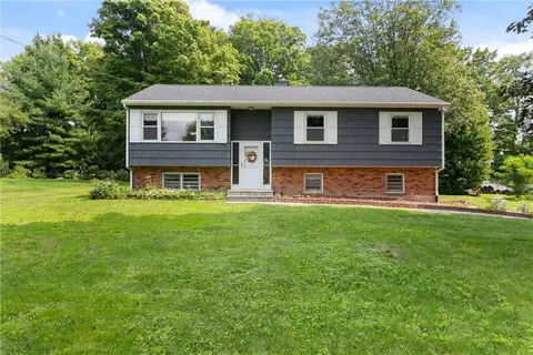 5 Summit Rd, Mahopac, NY 10541