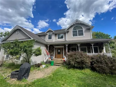 364 N Liberty Dr, Tomkins Cove, NY 10986