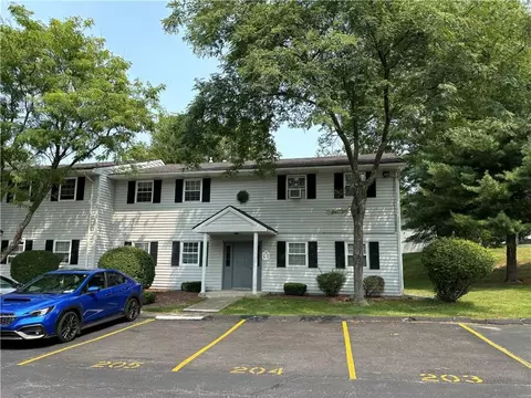 15 Fern Ct #F, Fishkill, NY 12524