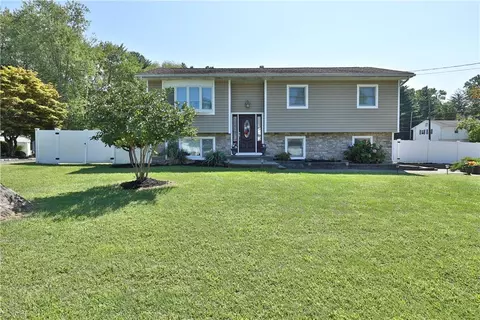 48 Stonewall Ln, Clarkstown, NY 10920