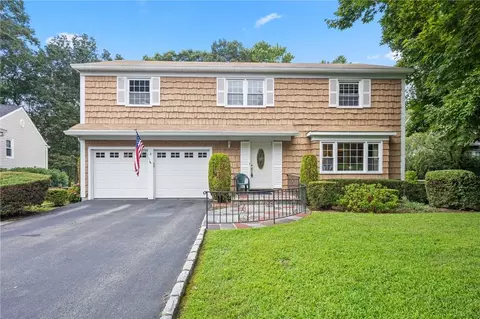 8 Colonial Ln, Mount Pleasant, NY 10595