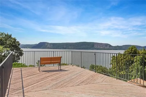 20 Hudson Point Ln, Ossining, NY 10562