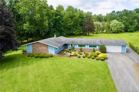 6 Old Brook Ln, Warwick, NY 10990