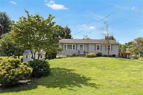 85 Fairway Dr, Pawling, NY 12564
