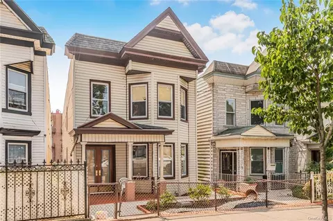 752 E 225th St, Bronx, NY 10466