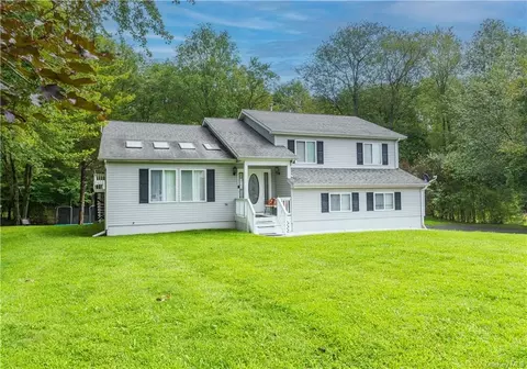 49 Sycamore Dr, Montgomery, NY 12549