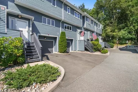 67 Village Grn, Clarkstown, NY 10954